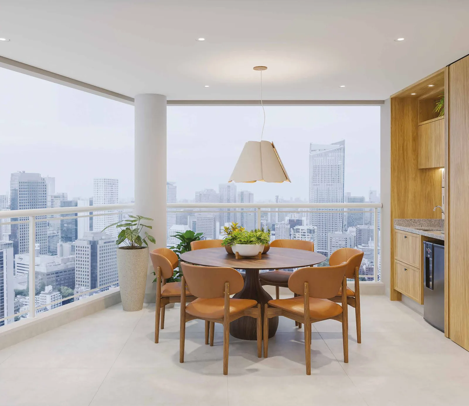 Sacada ampla do apartamento Alto SP com mesa de jantar e vista para Maringá