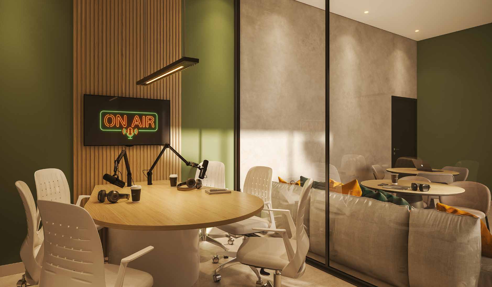 Coworking com espaço podcast no Elevvo Maringá