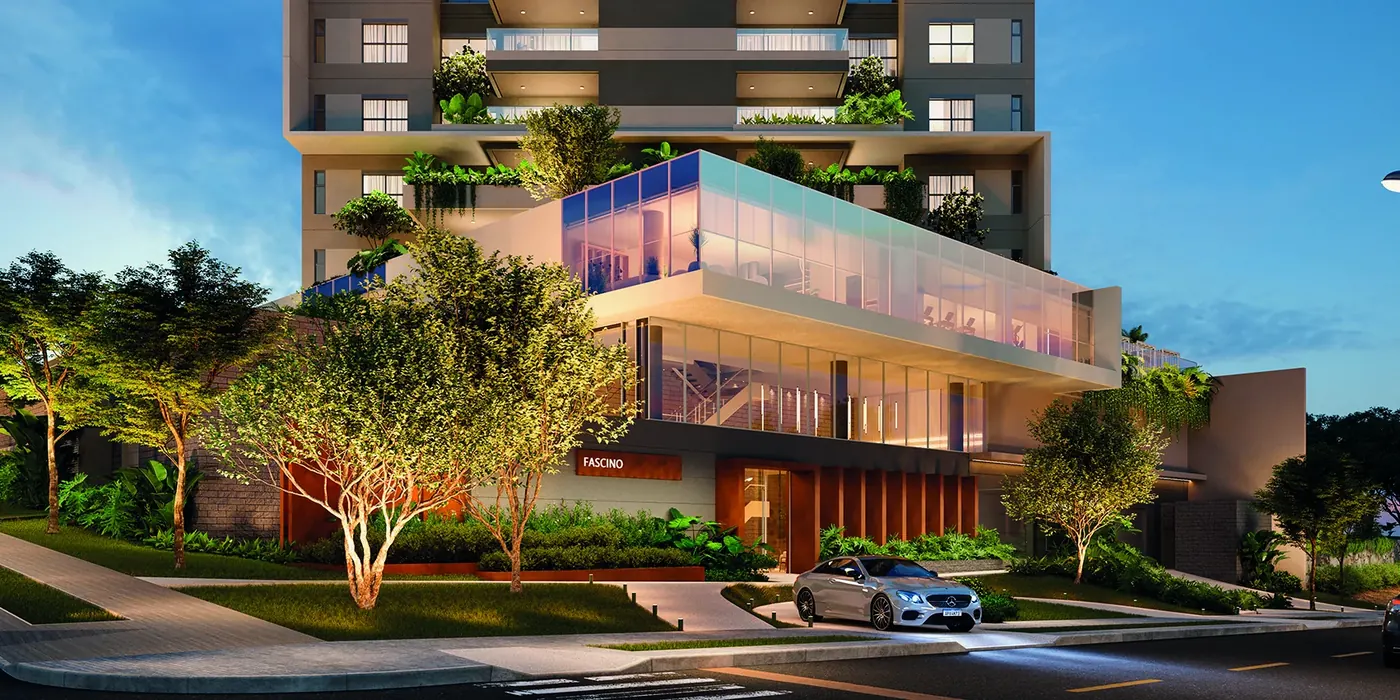 Fachada do Edifício Fascino em Maringá com acesso arborizado e iluminação cênica