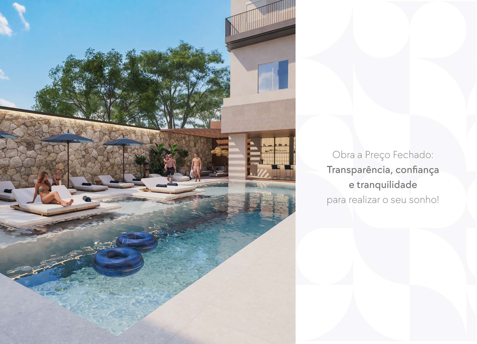 Área da piscina do Lumière Residence Club com espreguiçadeiras