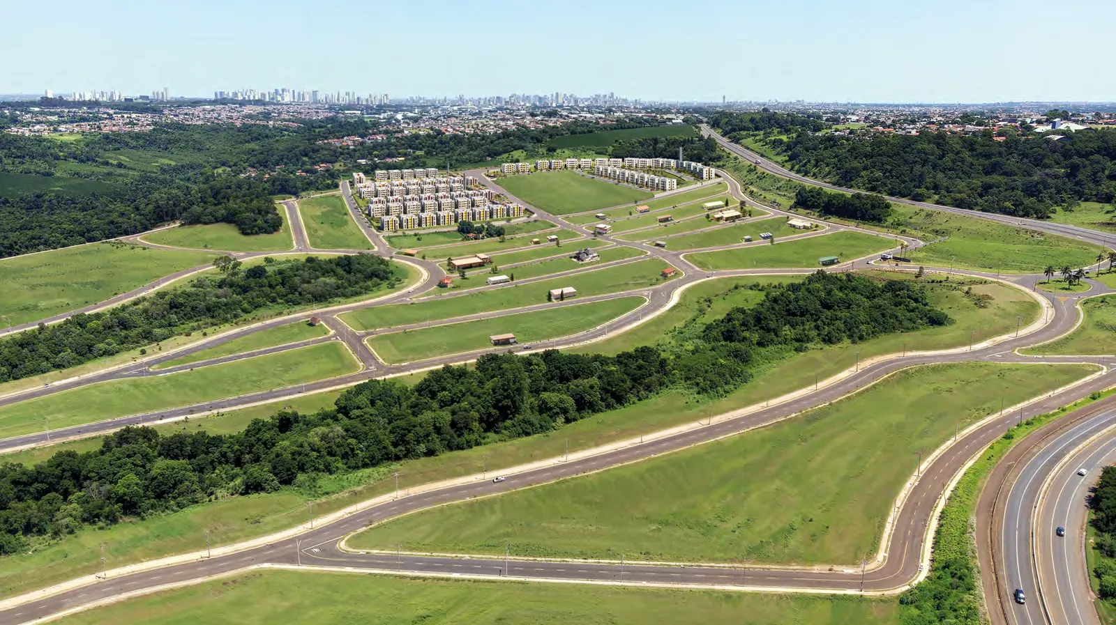 Perspectiva aérea do Porto Aurora Condomínio Clube — Rottas em Londrina/PR